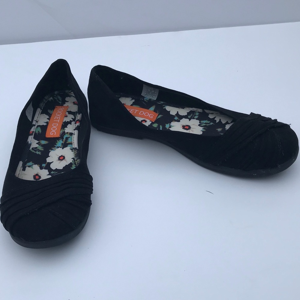 These black flats are super comfortable and cute.